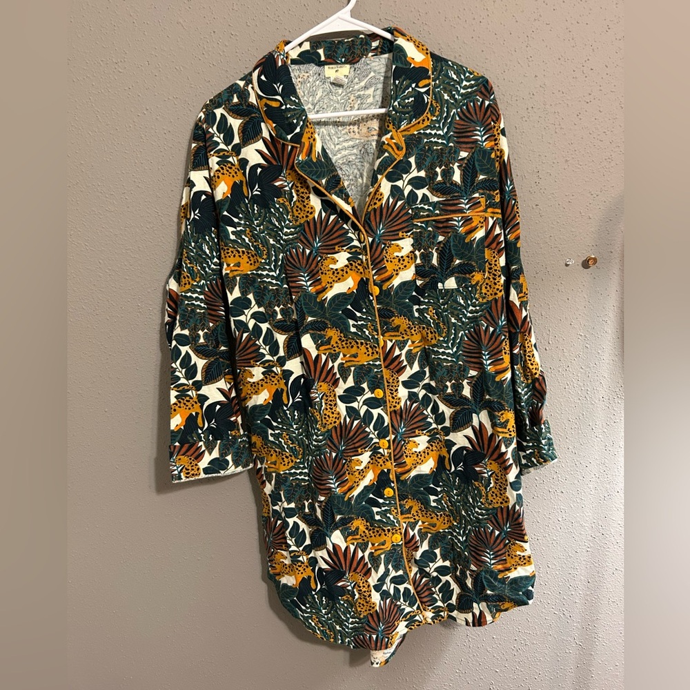 World Market Flannel Cheetah Leopard Button Up Night Shirt. Size L/XL.